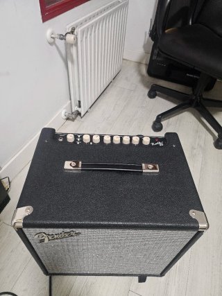 Amplificador Bajo Fender Rumble 40 V3