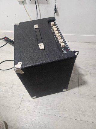 Amplificador Bajo Fender Rumble 40 V3