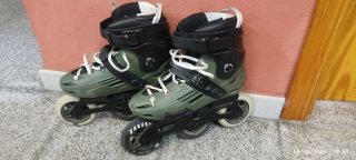 Patines en línea verdes