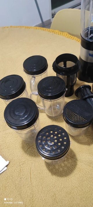 Batidora Wonder con vasos y accesorios