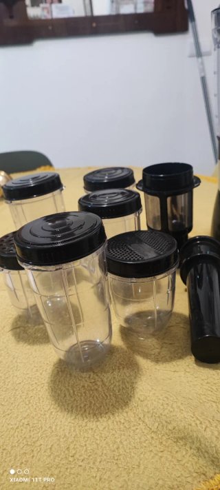 Batidora Wonder con vasos y accesorios