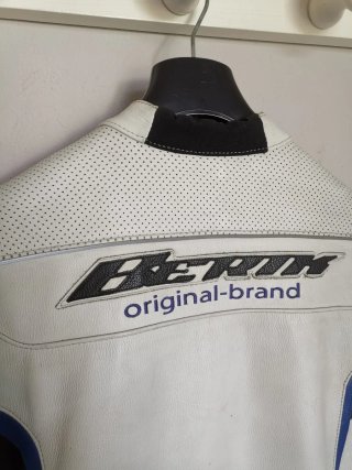 Mono Berik , talla M, azul y negro