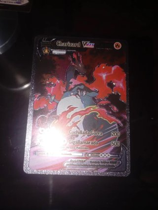 Carta Pokémon Charizard VMAX