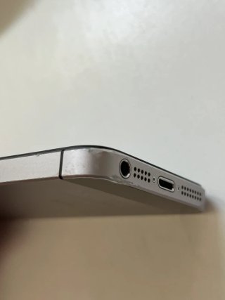 iPhone SE (2016) Cinza Espacial 32GB