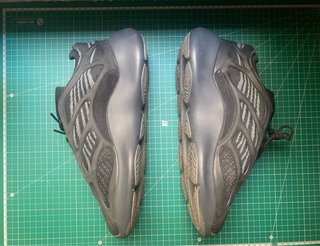 Yeezy 700 v3 Negro/Gris