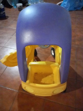 Coche correpasillos con música