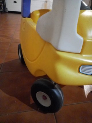 Coche correpasillos con música