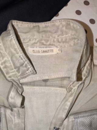 Blazer negro y chaqueta beige mujer