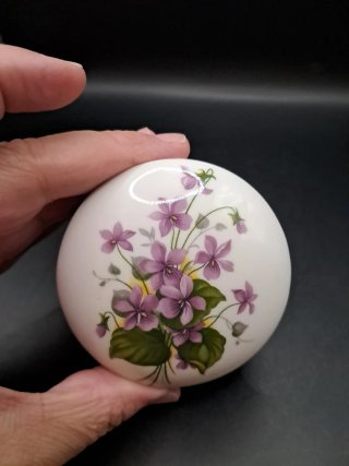 Caja de porcelana inglesa con flores