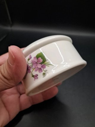 Caja de porcelana inglesa con flores