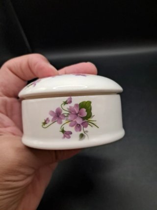 Caja de porcelana inglesa con flores
