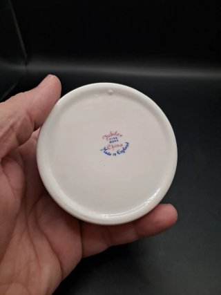 Caja de porcelana inglesa con flores
