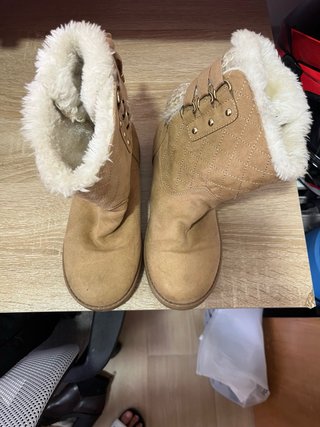 Botas Guess pelo beige