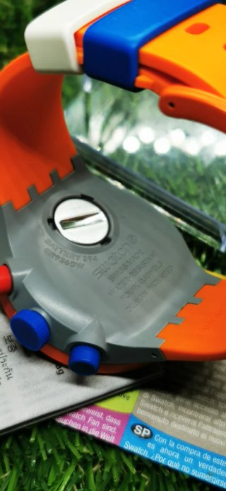 Reloj Swatch Edición NASA Naranja y Plateado