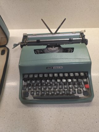 Olivetti Lettera 32 Máquina de Escribir con Estuch