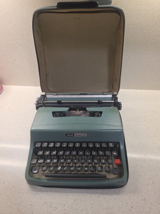 Olivetti Lettera 32 Máquina de Escribir con Estuch