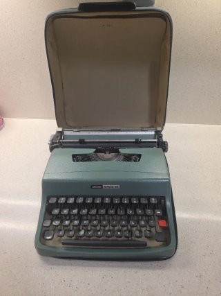 Olivetti Lettera 32 Máquina de Escribir con Estuch