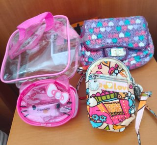 2 Bolsos Infantiles Princesas y Hello Kitty