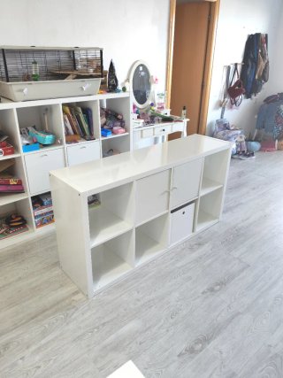 Estantería Kallax 4x2 Blanca con Puertas y Cesta