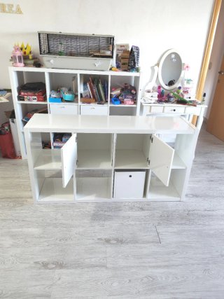 Estantería Kallax 4x2 Blanca con Puertas y Cesta