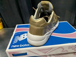 Zapatillas New Balance 37 doradas