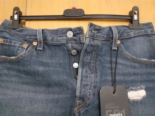 PANTALÓN TEJANO SHORT DE MUJER LEVIS 501 TALLA 28