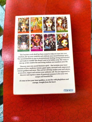Cartas oráculo Ama a tu Diosa interior.