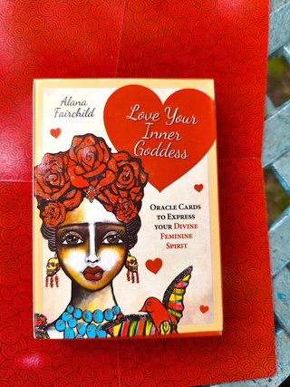 Cartas oráculo Ama a tu Diosa interior.
