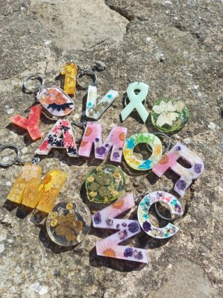 Velas y llaveros hechos a mano
