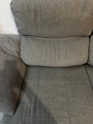 Sofá gris grande con otomana