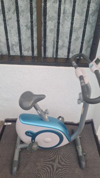 Bicicleta Estática Azul y Gris