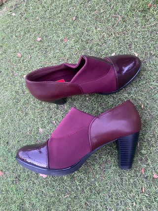 Zapatos Yameiji burdeos