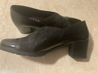 Zapatos de tacón negros Pitillos