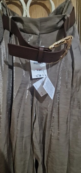 Pantalón Zara satinado ancho cinturón XS