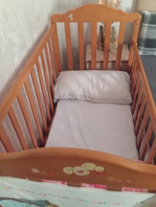 Cuna de madera para bebé