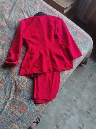 Traxe saia-chaqueta cerimon. entallado b. dourados