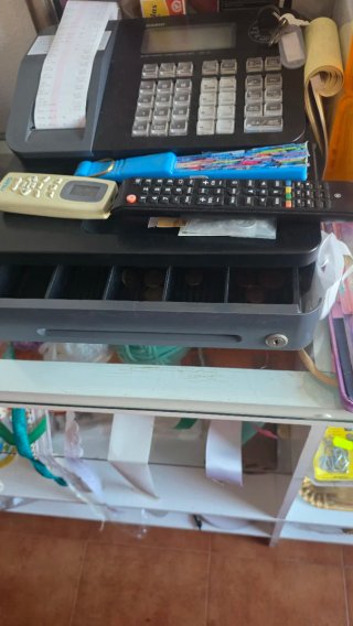 Caja Registradora con Llaves y Rollos