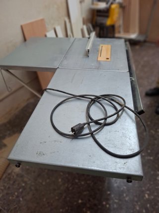 Mesa de corte madera con motor