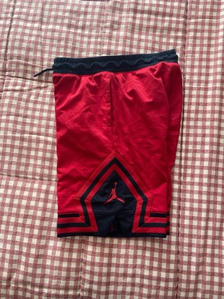 Pantalones cortos Jordan rojos y negros