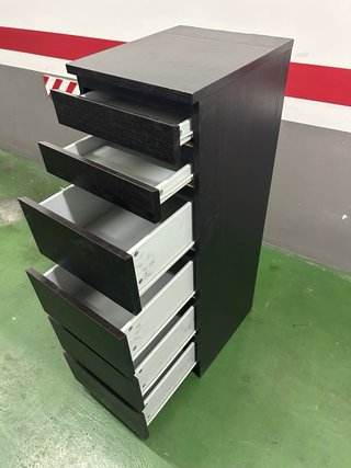 Cajonera de madera negra con espejo