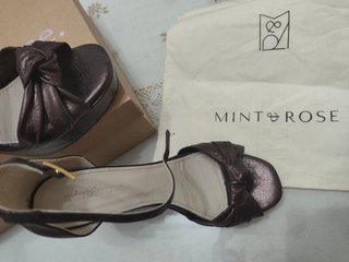 Zapatos Mint & Rose Marrones y Dorados