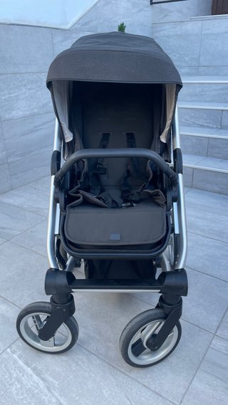 Carro de bebé Mutsy Nio gris perla.