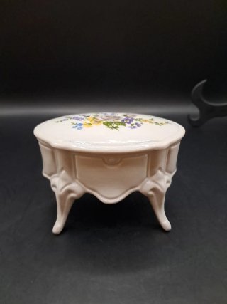 Joyero de porcelana con flores