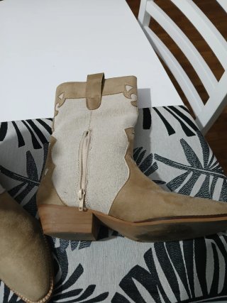 Botas de ante beige y marrón