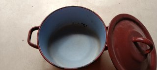 Olla antigua de hierro fundido