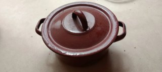 Olla antigua de hierro fundido