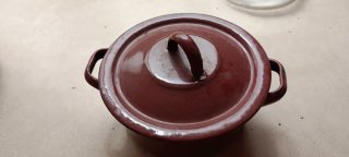 Olla antigua de hierro fundido