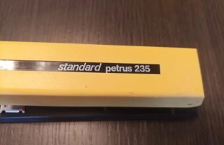 Antigua Grapadora y perforadora  Petrus 235
