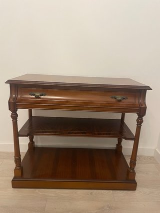 Mesa auxiliar antigua de madera