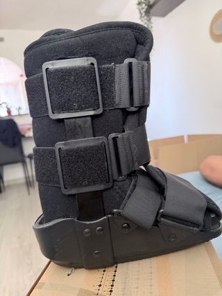 Bota Ortopédica Negra Ajustable talla 1 (32-38)